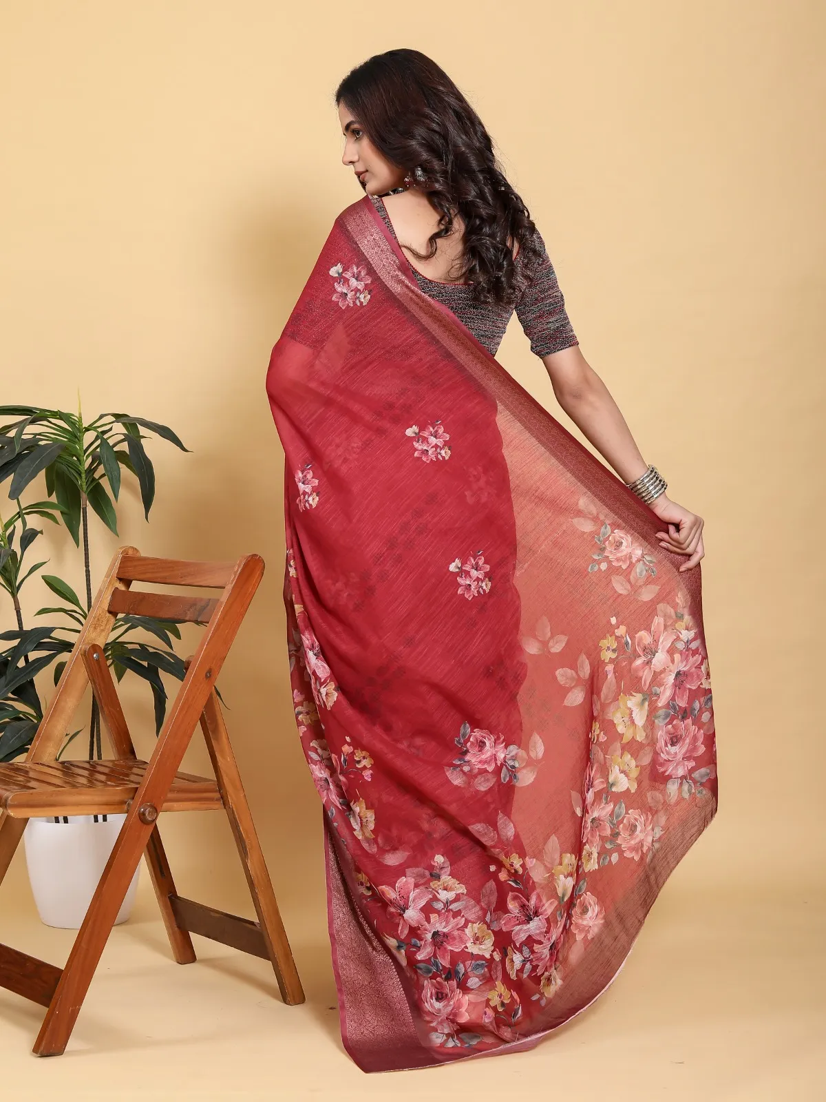 Reach floral digital print saree - Image 3 in Kolkata